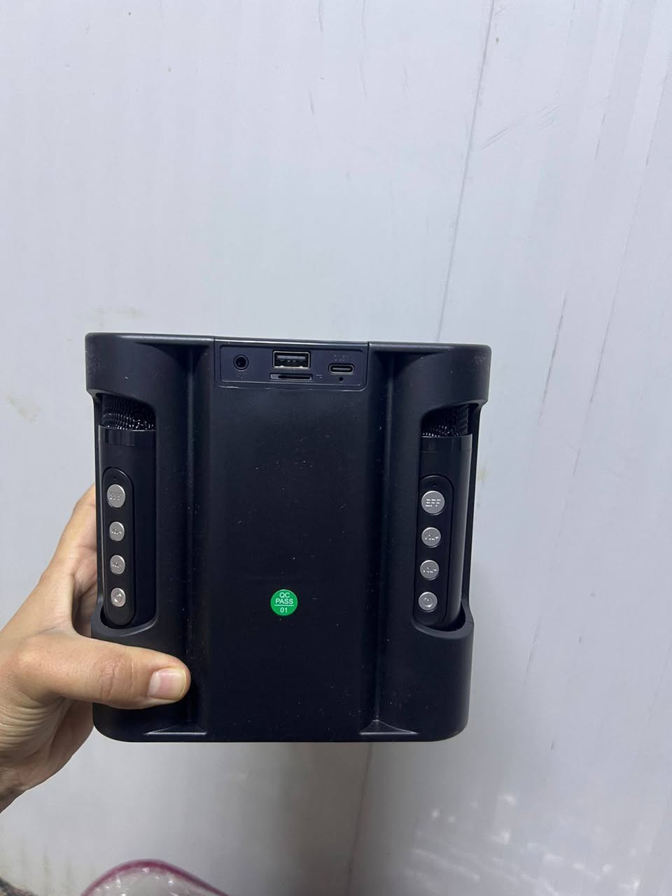 هذا الجهاز هو آلة كاريوكي محمولة ماركة SU-YOSD، موديل YS-203.يتميز بمكبر صوت Bluetooth قوي مع ميكروفونين لاسلكيين مدمجين.يدعم الجهاز طرق اتصال متعددة بما في ذلك بلوتوث، وUSB، وبطاقة ذاكرة صغيرة
السعر ب25 الف


**إذا كنت صاحب هذا الإعلان وتريد حذفه لأي سبب، رجاءا أرسل رسالة إلى الدعم الفني**