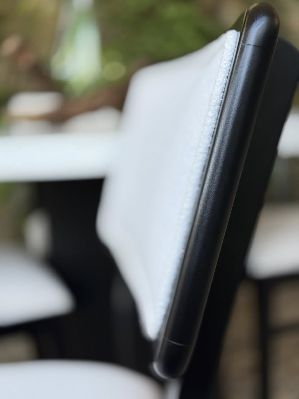 اخر قطعه مع التخفيض 👍👍👍
طاولة طعام من خشب السنديان الطبيعي يتحمل اعلى الاوزان صبغ حراري ايطالي قماش ايطالي اسفنج طبي صبغ حراري ايطالي 
للاتصال ***********
واتساب ***********
