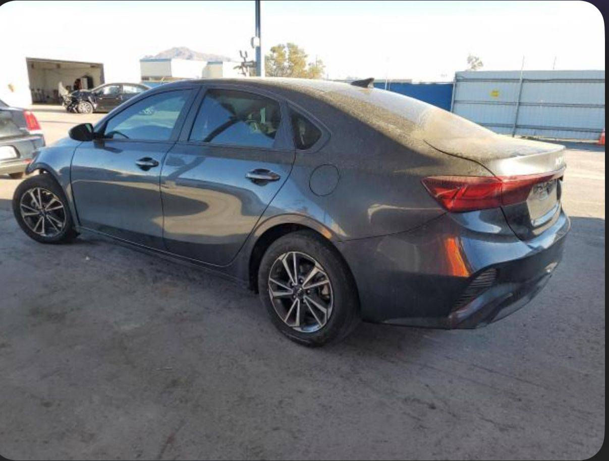 السلام عليكم فورتي 2023 رقم بغداد صور حادثها موجوده بالمنشور طلع بيها كلير بالباب الخلف السايق والجاملغ *********** مكاني بغداد البلديات( 155)  سعر المطلوب وبيها مجال
