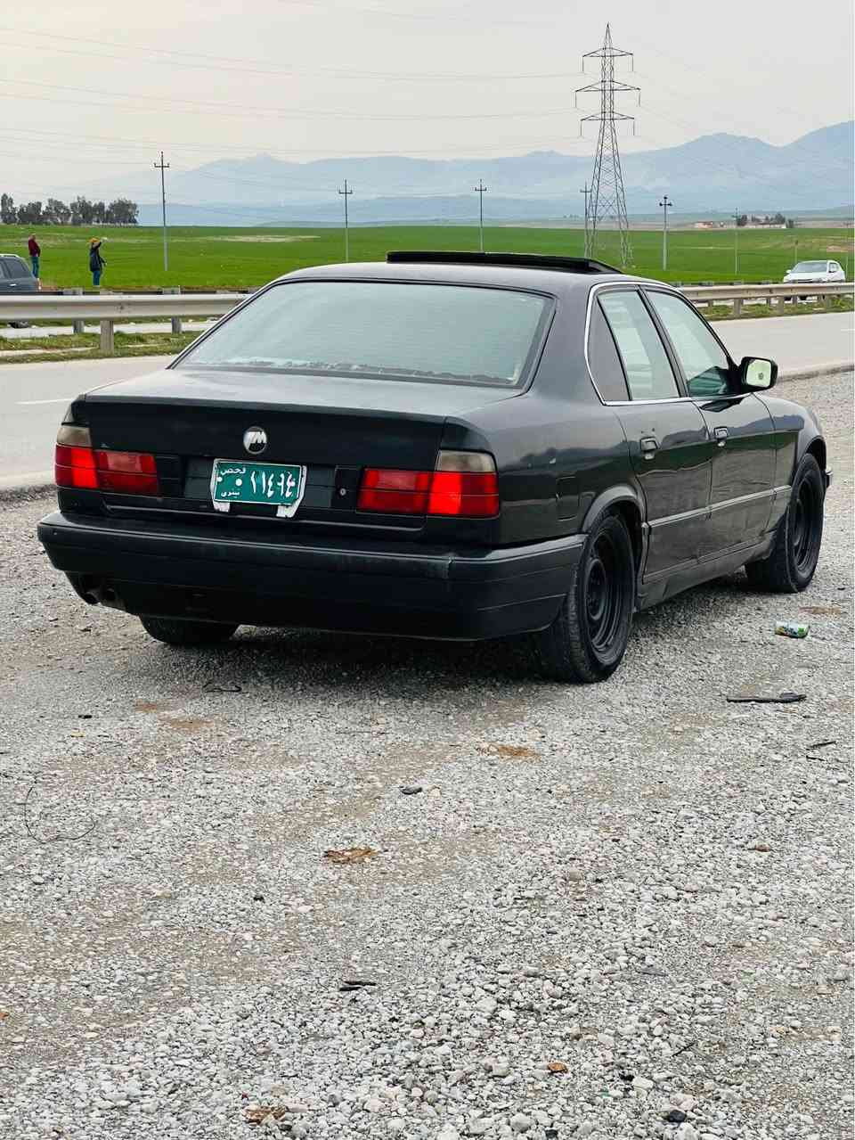 Bmw
تیبینی سیاریەکە ئیمن نیە تیلی خاوەنی بکە 
مۆدیلی ١٩٩٠ 
٥٢٠ گیر عادی 
لیت ئەلقە سلایت جام کارەبای بی بۆیاخ تنیا جاملاخیکی بۆیاخە لەسەر ساخە بی ژوری دحمو لیدراو براوە بەشەرت واجیهەو وەکالە بەشەرت ساحیب وەکالەی مەجودە سبینی بیخەرە سەر ناوی خۆت باکانەو هەزیە سحر ٢٨ تۆزیک محامەلە 
*********** أربيل, العراق
