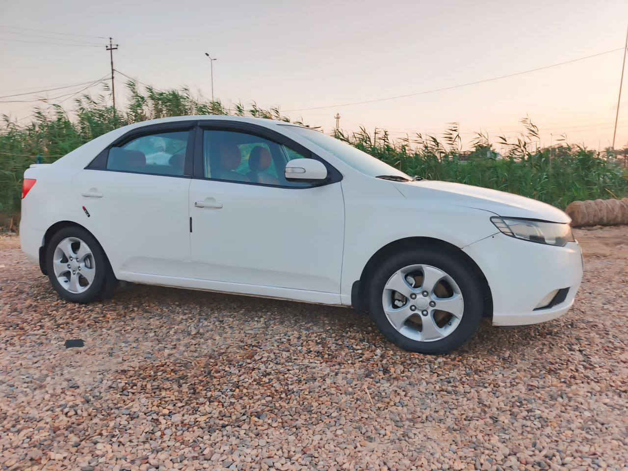 سيارة للبيع موديل ٢٠١٠ بااسمي رقم بغداد نضيفه كلش ضريته يم القبق مال البانزين تبريد ثلج تدفئة شغاله المكان واسط قضاء الحي رقم الموبايل  ***********
