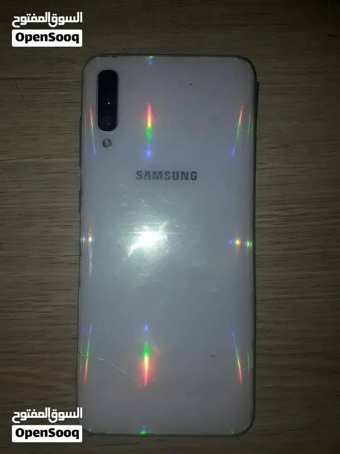 Samsung A70 للبيع عطل خارطه وبطاريه يفيد شاشه

تواصل واتساب ***********
