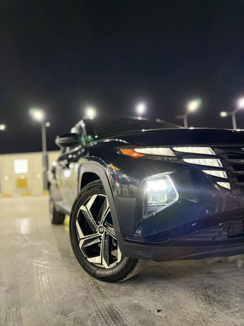 سلام عليكم للبيع مستعجل توسان هايبرد 2022 بيه قطعتين باب وجاملغ والباقي كله كفاله رقم إنكليزي بغداد تحويل ثاني يوم سياره فول مواصفات من فتحت سقف من تحكمات من بنوراما هيه فول 1/1 وسياره جاهزه من تخم تاير جديد  سعره 190$ وبيه مجال حك جيه رقم الهاتف ***********
