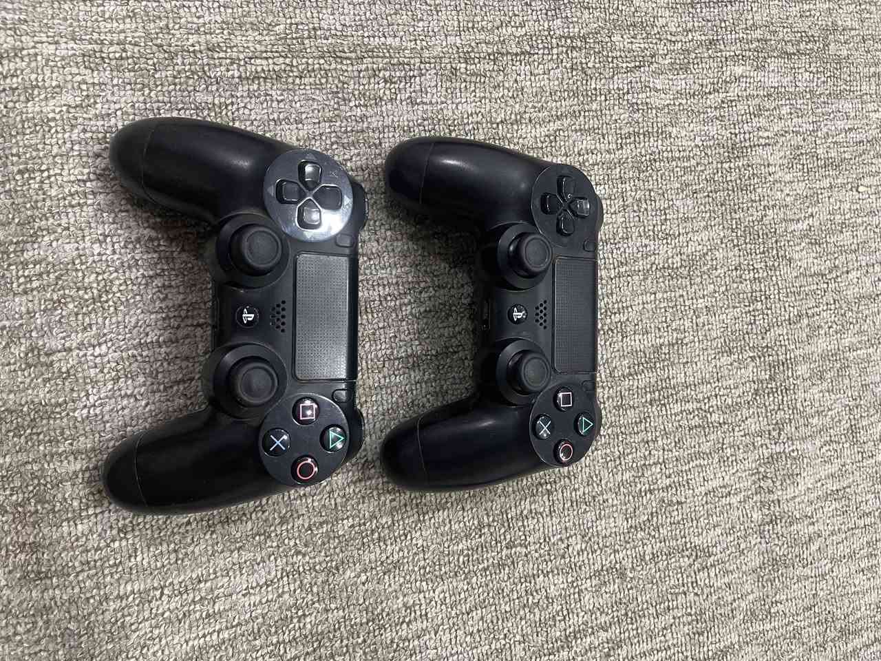 للبيع بلاي ستيشن 4 خليجي واحد تيرا
مع اربع أيدي وثلاث أشرطة فيفا ( 17 - 18 - 19 )

وشنطة  الجهاز نظيف جدا واخو الجديد 

لتواصل واتس اب ***********
