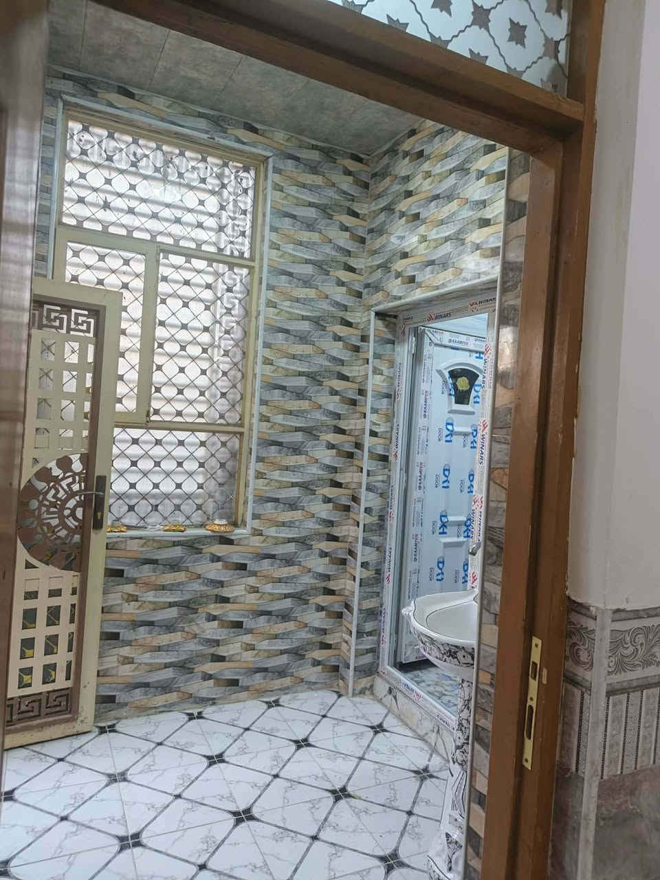 بيت للايجار المساحه 260 متر حي النداء شارع مجمع بيتي مقابل مجمع الاميرات سعر الايجار 400 الف بيت نضيف وجاهز للسكن يحتوي على تانكي سهان خط وطني خط مولد يحتوي على
📌غرفه عدد 2 
📌صاله
📌مطبخ
📌استقبال
📌حمامات خارجيه وداخليه
📌حديقه
للاستفسار *********** 
#_ملاحضه_يوجد_واتساب 📩📩
