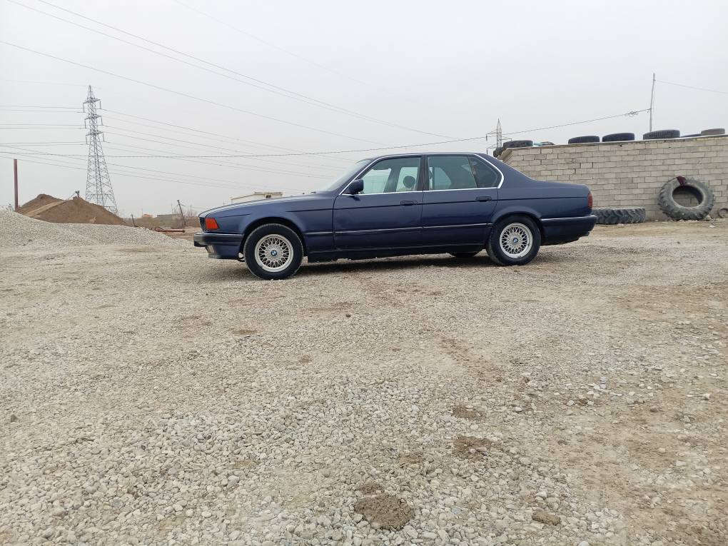 السلام عليكم بي ام 753اصل موديل 1992 مكينه وكير كفاله تبريد شغال تدفئه شغاله صدر امامي وخلفي مبدلهن قبل يومين تخم تاير نضيف السياره مكفوله من الظربه ولخياس كهربائيات كلها شغاله مسجل مضخم صوت نوزلات وبلكات جدد السياره بلاديه وحلوه دبل جكمجه رقم بغداد تحويل مباشر السعر 42وبيها مجال الشراي ينتصل ***********
