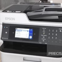طابعة ايبسون 5710 الطابعة بحالة ممتازة   حدث فيها خلل قطع لون الأسود ع...
