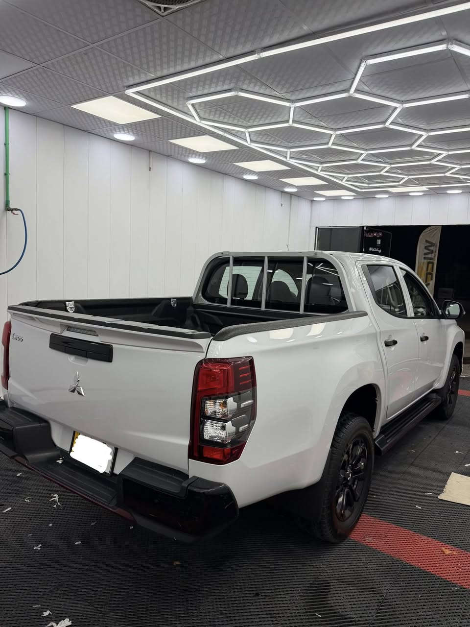 للبيع بيكم مسيوبيشي L200 فئه - 01 -
عداد المسافه -23الف-
موديل 2023 اصـل سيارة عالم ثاني من ناحية السياقة و اعتمادية و مواصفات الأساسية 
 سيارة كلش حلوة

#مـــواصــفـــات 🔰 رقم بغداد بسمي تحويل ثاني يوم 

سويجات اثنين + لايتات زينون ثلجي عالي ناصي

فور ويل 4X4 + درع اسفل سيارة + نزول منحدرات 

كشنات جلد + كشن كهرباء + كشنات لون اسود تطريز احمر 

تبريد امامي و خلفي + تبريد لمس + تحكم ستيرن 

دشبول ليزري + مريات جانبية شفط + ويل بلاك
____________________________

سيارة كلش قويه من كل نواحي شرط تبريد ثلج 
 محرك 2500 كاز سوبر جارج 
  للستفسار ***********
