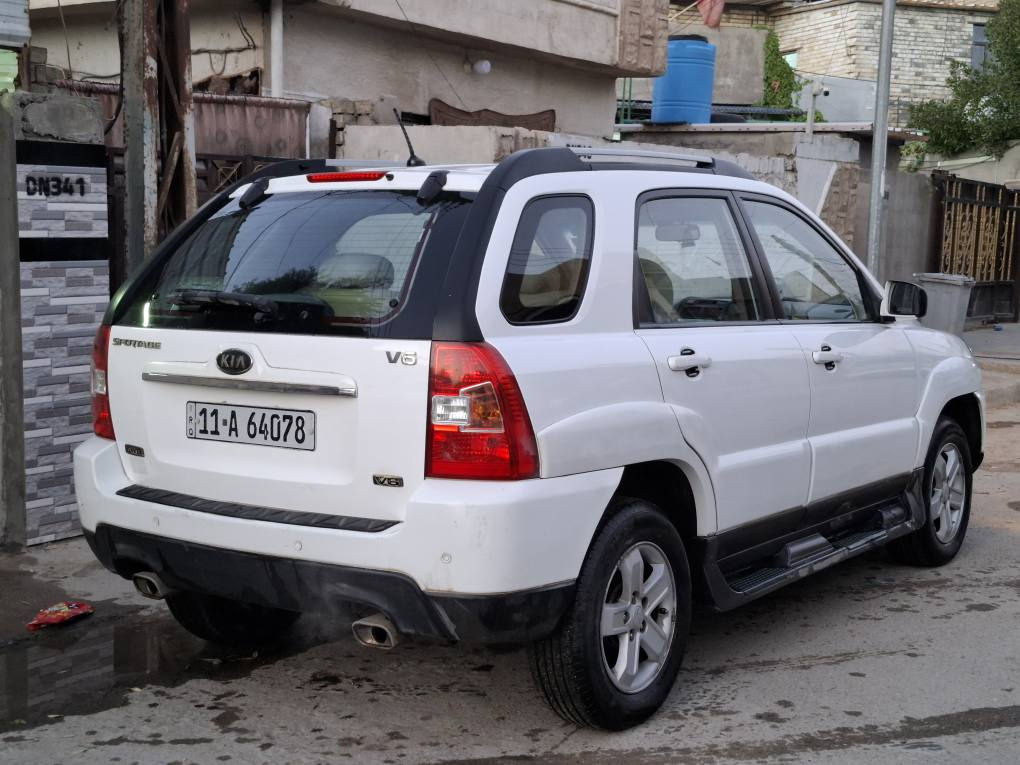 السلام عليكم للبيع او المراوس كيا سبورتج موديل ٢٠٠٩ محرك ٢٧٠٠ سته سلندر  فور ويل فول مواصفات فتحه تدفئه كشنات شاشه سستم سماعات تخم تاير جديد صدر امامي خلفي جديد سياره جاهزه من كلشي حادثها جاملغ امامي ايمن مبدل وصبغ بنيد وبدايه الشاصي تعمير فقط باقي السياره كفاله السعر ١٠٣ وبيها مجال بسيط 
مكاني الدوره ابو دشير 
رقم الهاتف *********** بغداد, العراق
