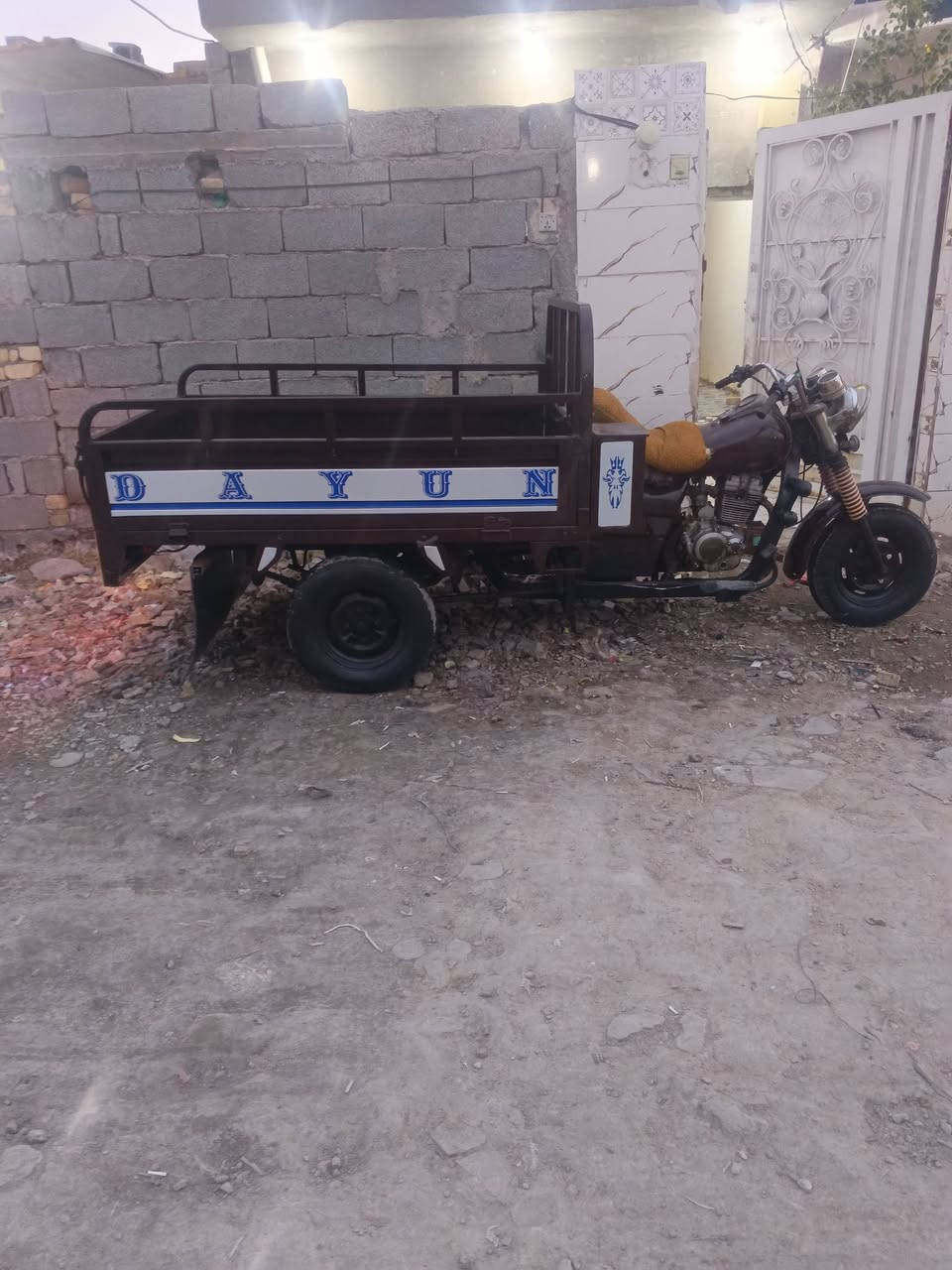 للبيع موديل 2012 رقم ابيض ***********
