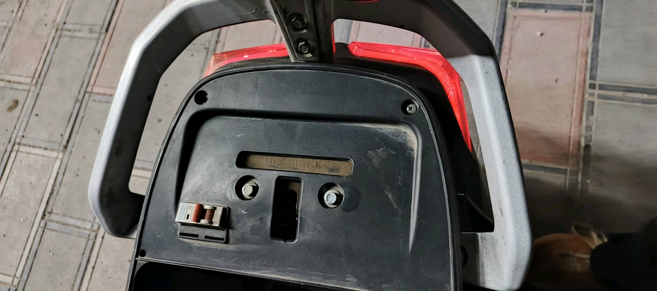 اعطيفيه شارع ادامرجي معرض ايوب ادراجه نظيفه مابيه اي عطل  شلعه ادراجه تمشي  البطاريه  نظيفه تفحص كدامك دراجه كلش حلوه تمشي مسافات بعيده اتفيد شغل وتفيد طالب المدرسه 
  سرعت ادراجه75