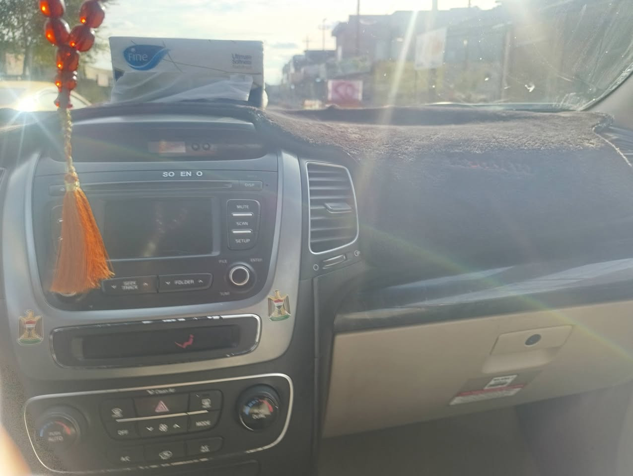 السلام عليكم للبيع سورنتو خليجي  سياره جدا نظيفه موديل 2014 فول مواصفات ستة 6 سلندر
محرك دوش  
بانوراما كامل
كشنات جلد 
كشنات كهرباي
٣ قطع تبريد 
٧ راكب 
داخل اسود صاجي وبيجي 
تحكمات ستيرن 
شاشة دجتل + ترحيب 
شعار سورنتو ضوئي 
ترحيب ليلي 
بصمة عدد 2 + مري شفط 
لد خلفي + لد امامي 
زراك لايت امامي 
حساسات امامي خلفية+ كامرة
 سياره بغداد مشروع وطني  بسمي تحويل ثاني يوم 
محرك وكير نظيفة وماكو اي تبخير او تنقيص
 ودهن وفلتر الكير مبدل بالشركة عند ال55 الف كيلو
سيارة ما بيها اي طخة او دعمة والكشف موجود  بالسونار سياره احله من الصور تجي  وشوف بعينك سياره ماشيه 86 الف .. كتلوكات وجنطة الكتلوكات مال الشركة
مكاني كركوك ..  التواصل ***********
