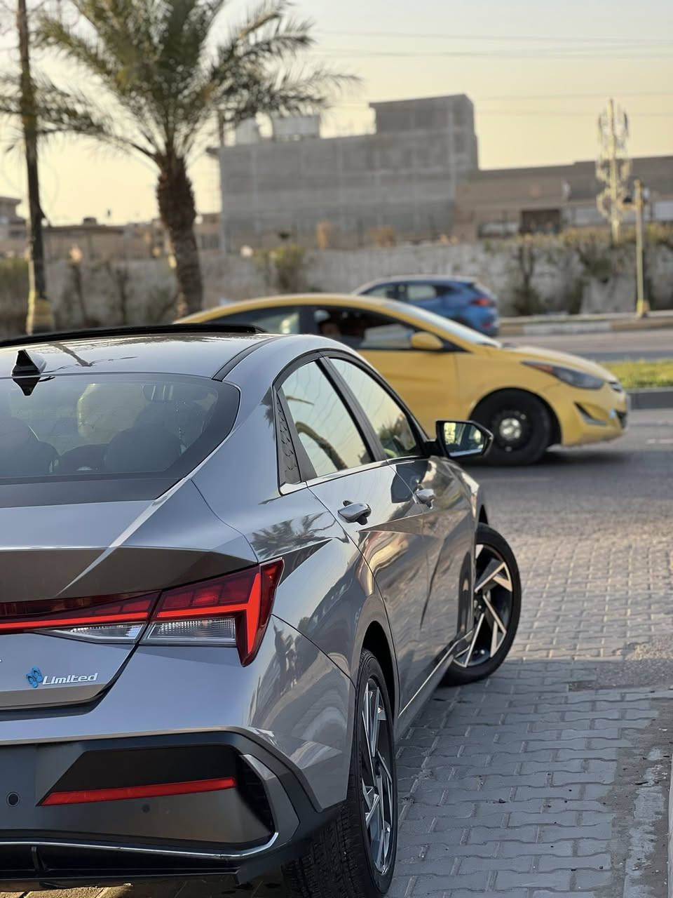 ألنترا موديل 2024 limited فول مواصفات للأخير 1/1 دخول جديد (حادثه بسيط صور الحادث مرفقه )

المواصفات.......

فتحه سقف اسلايت 

بصمه تشغيل 

بصمه ابواب 

تشغيل عن بعد 

رادار أمامي 

لد داخلي  على طول الدشبول متعدت الالوان 

كشن جلد 

كشن تدفئه

كشن كهرباء

تبريد منفصل 

شحن لاسلكي

تدفئه ستيرن

سيتم سماعات BOSE

رادار خلفي 

رادار جانبي 

رادار امامي 

ويل كب كروم بلادي

للبنات زنون عدسه عدد2 وليس لد عدسه 

تحديد مسار 

مثبت سرعه 

وقوف ذاتي 

مانع اصتدام

شاشه ثلاث انظمه (سمارت - نورمال - سبورت )

شاشه دجتال  متصله 

كامرا امامي وخلفي

محرك 2000دوش

السياره نضيفه بشكل

أربع كاميرات محيطية

كشنات كهرباء

حساسات امامي

حساسات خلفي

ألون رصاصي  شذري  

رقم بغداد 

تحويل مباشر 

الاتصال***********
