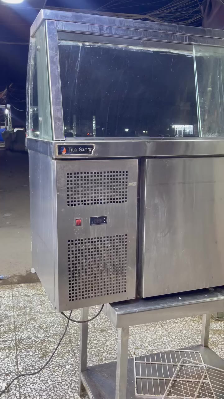 سلام عليكم متوفره غراض مطعم للبيع ***********
