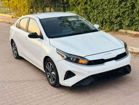 السلام عليكم 
كيا فورتي 2023 رقم اربيل الدولي سنويه باسمي 
سياره مناسبه كلش لان بيها 5 قطع صبغ 
جاهزه من كلشي 
رادارات 
تحكمات ستيرن 
تحديد مسار
شاشه 
كامره 
وبعد بيها مواصفات
(((((السعر 128$)))))
بغداد الدوره 
***********
الشراي يتصل او واتساب
راسلني ادزلك صور الحادث اذا تحب بغداد
