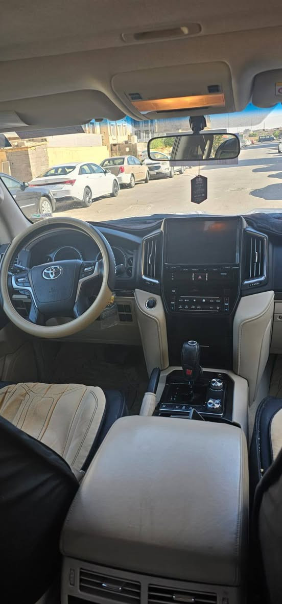 السلام عليكم
لاندكروز بريم 2021 رقم بغداد بأسمي السعر 615ورقة
مكان السيارة واسط اتصال ***********
