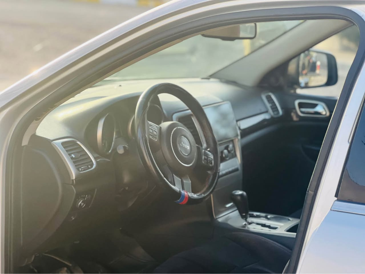 جیب لاریدو
مودیل 2011
رەنگی سلفر
حیزام بۆیاخ 
گێر مەکینە بەشەرت نەکراوەتەوە
سەنەوی  تاکو 27مانگی شەش
سەیارەکە جایزە بێ تەقەو ڕەقە
 بەشەرتی تەحویل
سعری 127 مەجال
بیتاقەی بەنزینی هەیە

*********** شمشمل, السليمانية
