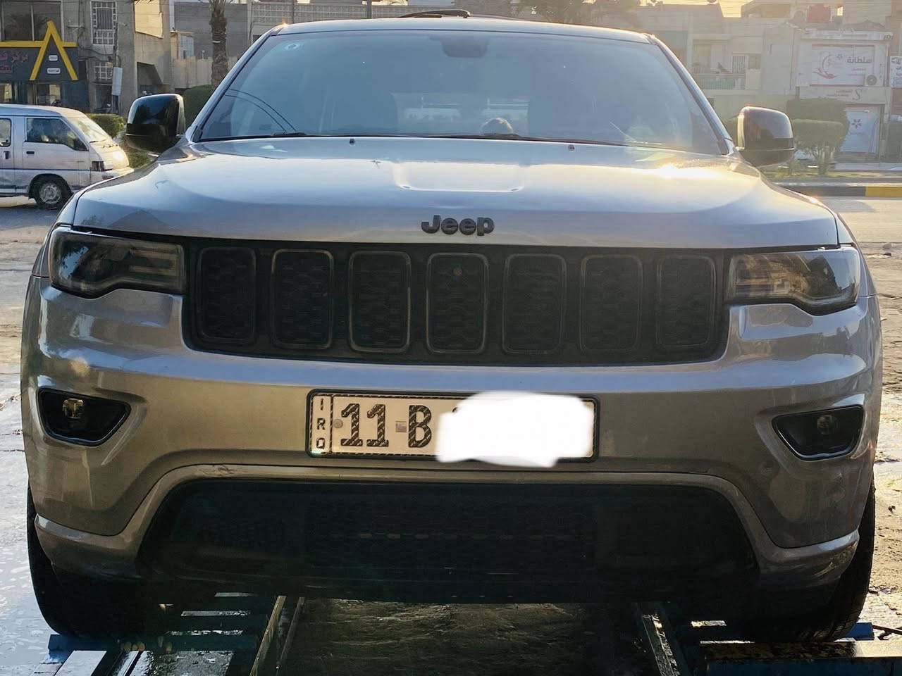 سلام عليكم 
جيب بلاك توب 2020
المواصفات 
فتحه 
بصمه 
جنطه كهرباء
كشنات تدفئه تبريد
ستيرن تدفئه تبريد
تخم تاير جديد 
ماشيه 75 الف 
تبريد وتدفئه شرط الفحص 
مبدل كير ومكينه جدد كارتون 
رافق الحادث والسونار 
( السعر 230 وبيهه مجال ) 
مكاني / بغداد جميله 
رقم الهاتف / ***********
