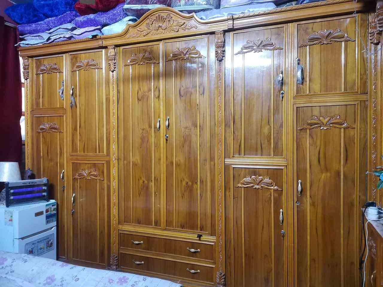 السلام عليكم
🔥 للبيع غرفة نوم  بحالة الوكالة 🔥 خمس قطع نظيف جدا 

 غرفة نوم خشب متينة جدًا، نظيفة وكأنها جديدة، تصميم راقٍ وجودة ممتازة.

تتكون من:
🛏️ سرير
🪞 ميز مع مرآة
👗 دولاب ملابس كبير
🗄️ دولاب إضافي منفصل
👞 كومدي أحذية
✅ خشب قوي جدًا وجودة مضمونة.
✅ حالة ممتازة جدًا، بدون كسور أو عيوب.
✅ جاهزة للاستخدام مباشرة.
✅ مناسبة لمن يبحث عن السعر المناسب.

💰 السعر مناسب وللجادين فقط. (مليون و700) للتنويه مشتريها با( ثلاث ملايين)

📍الموقع: _بغداد _مدينة الصدر 

للاستفسار راسلني على الخاص أو اتصل على:  ***********
