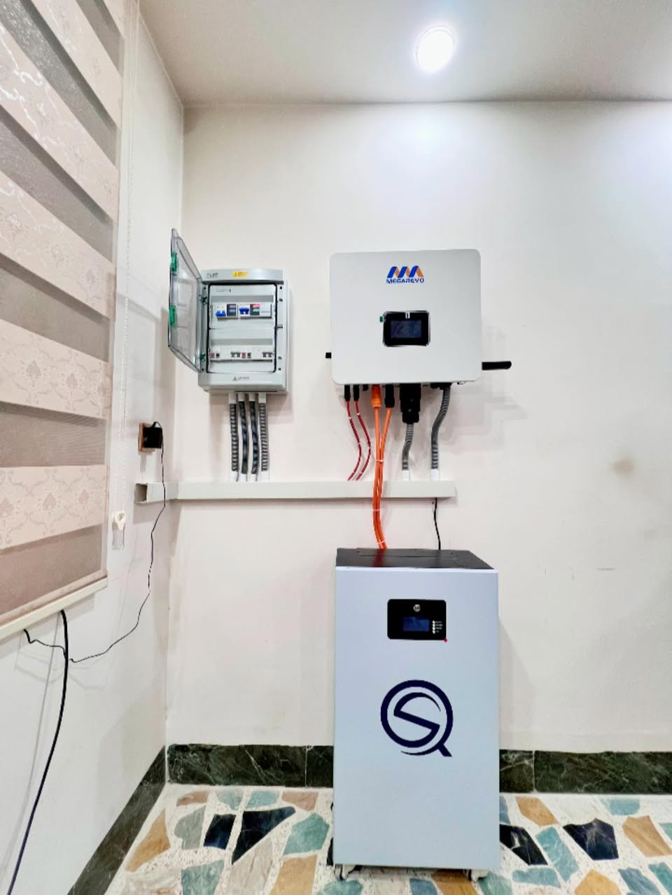 تم بحمدلله تجهيز وتنفيذ منظومة شمسية تعمل على تجهيز المنزل ب٢٠ امبير نهارا و١٠مساء في مدينة الموصل-حي البلديات

مكونة من ١٢ لونجي ٦١٥واط هيمو٧
وانفرتر ميگاريفو بقدرة ٨كيلو واط
وبطارية ليثيوم ١٦كيلو واط.ساعة

تم تنفيذ هذه المنظومة من قبل كادر مكتب ميكاواط للطاقة الشمسية

الموصل -شارع بغداد-مقابل مصرف الرشيد
***********
***********

#Megarevo
#solar
#موصل
#طاقة
