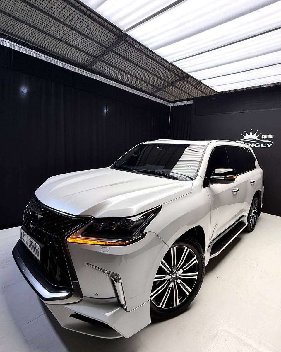 ‏Lexus _ LX 570 _2018 _breme 
داخل أحمر ( دواخل کورو)

اللَّهُمَّ صَلِّ عَلَى مُحَمَّدٍ وَعَلَى آل مُحَمَّدٍ

🔶ليگزيز  2018   (بريم)   LX_570
🔶سياره تحفه ماشاالله 
 هيبة بالشارع
🔶
بدون بارد  , بدون رصعات ,بدون حتي شخط 
بها فقط بخ بمب صبغ بمكانين بدون ضربة 
سياره رمل مابيه  ،باقيه سياره كلها بشرط
سياره بل باكيت ماشاالله

لتسجيل لأول مرة

🔶ماشيه (92) الف كيلو حقيقي بشرت  

🔶فول فول مواصفات
بصمه ، الانزيلاق ، شغال ، كشن جلد و هيتر
راس ديفيدي ، كاميرات ,ثلاجه , زينون ، جلد جاف تدفئيه شفط ، التبريد خزينه ،نظام ايكو ،سبورت ، حساسيه الديك الموخره ،مرايات ، الفتحه ، باب خلفي جك ، رادار امامي .....)

🔶محرك كير  بشرط مامفتوح
سياره حيل نظيفه كلشي علي بلاد لوك
 السنويه بشرط تحويل و خرامه
سياره مابيها دينار مصرف كامل من كل نواحي

🔶نظافه ١٠٠٪؜ كامل سيرفس بدون نقص و بدون مصرف سياره اي نقص مابيها   
٤  ايطارات و ويل بيلادي لوك طايرات دنلوب اصليه 

 
نفسي يوم /تحويل و كاله حاظر
مكان / داخل سليمانيه🌆

🔶سعر )(655$)💵
🔶موبايل /***********📲 السليمانية, العراق
