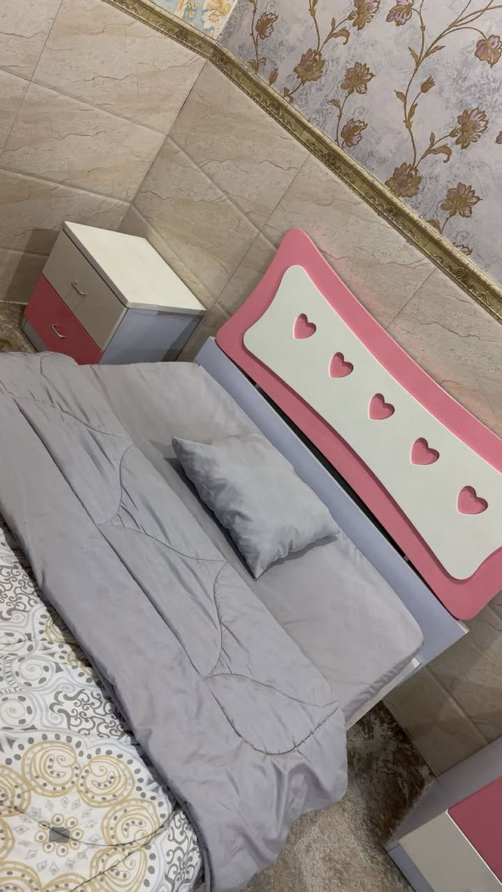 تاقم نوستنێكی زۆر پاك وتایبەت
دووسیسەمی نەفەرونیو مەترو٢٠سم بەدۆشەكەوە
ئاوینەو كۆمەدی وكانتۆرو مێزی كۆمپیوتەر 
ژێری سیسەمەكان چەكمەجە
زۆر پاك وبێ عەیب لەهەولێر  نرخی٣٠٠ هەزار


**إذا كنت صاحب هذا الإعلان وتريد حذفه لأي سبب، رجاءا أرسل رسالة إلى الدعم الفني**