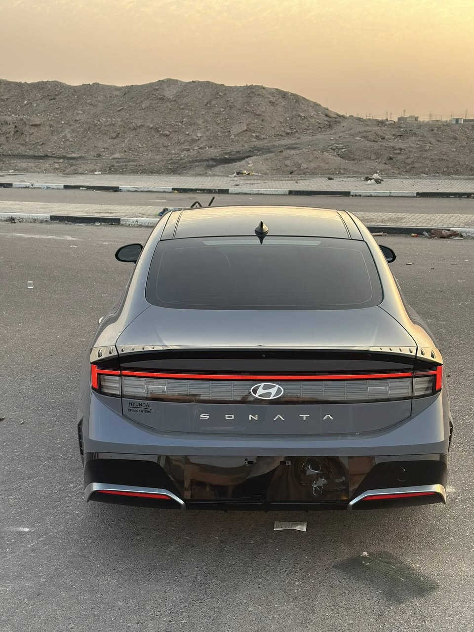 السلام عليكم سياره سوناته سمنتي مديل 2024 وارد امريكي قطعه وحده تصليح بنيد بدون ايرباك بدون تبديل  بدون فتح  سياره فول حساسات امامي خلفي رادارات تشغيل عن بعد شفتات بلستيرن تتفئه كشنات مواصفات خير من الله وكبالك لصور مكينه 2500 ماشيه 5000 ميل بعدها زيرو لسياره فحص مواقت حره ترقم حره تصير لا شهداء ولا معوقين 
السعر 195 وبيها مجال 
رقم الهاتف ***********
الموقع البصره دور الشرطه
