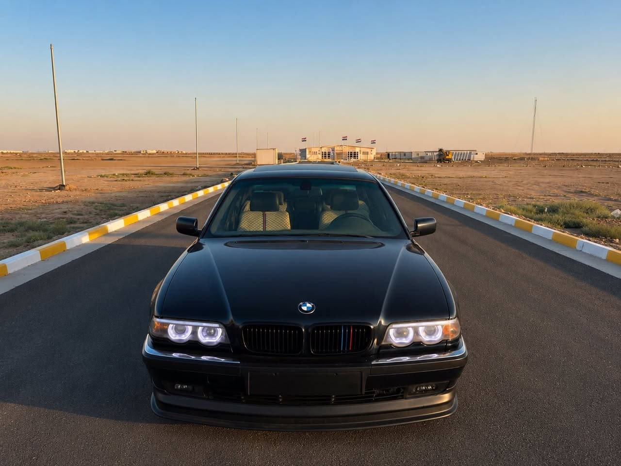 السلام عليكم
خفاش او كاسحه للبيع
مديل 95 محدث 2000
حجم 740 
لون ازرق
مكينه 44 
كير تمساح
رقم بغداد
شرط التحويل
شادلها درگة اف 10
شاشه+ داشكام
شادلها لايت فيتنامي اصلي شكل مميز
التبريد شغال فقط غاز
دواخل نضيفة
السياره بيها هواي تفاصل
بيها نواقص كلش بسيطه 
السعر 80
مكاني بغداد تجي تشوفها وتقتنع وتدلل
رقمي ***********
