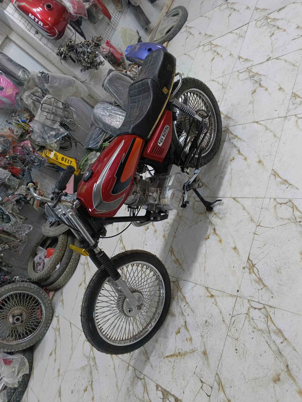 السلام عليكم من رخصه ادمن الكروب
دراجه اربعه قير موديل 20 كلش حلوه 
الغراض مالتها كلها 26 
تعمير جديد دراجه انظف من الصور 
 سعر 280
مال مزاد كلش حلوه الدراجه 
كلك كلك 
مو واحد يخبارني يگلي اصولي😂
العنوان كوفه 
***********
