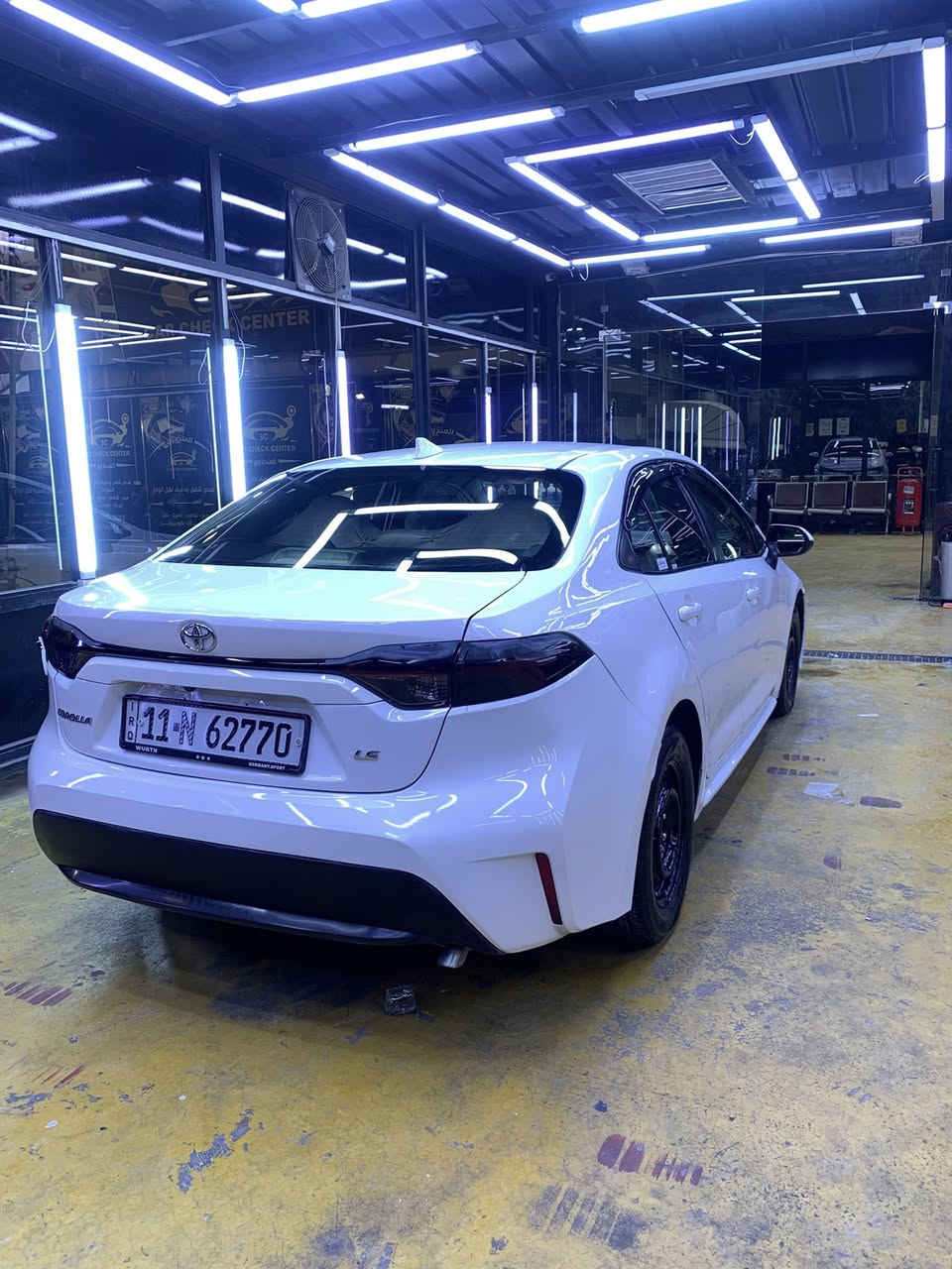 تيوتا كورلا 20 LE ياباني اصلي رقم بغداد الجديد الانكليزي مكينة 1800 المرغوب باسمي تحويل مباشر 
نظام ايكو اقتصاديه حادث خلفي وبابتين 
مواصفات اوتوهولد - هاند بريك دكمه _ نظام تزحلق _ شاشه معربه +كامره دواره _ وبيها هواي مواصفات بعد
 تبريد ثلج ❄️ مكينه وكير خير من الله 
باسمي تحويل مباشر 
لون ابيض ماشيه 118 
مابيها اي نقص 
السعر 119 وبي مجال بسيط 
بغداد الكرخ حي العامل 
واتساب ***********
