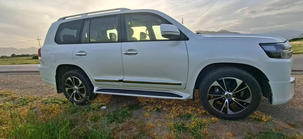 Toyota Land cruiser وەنەوشە
مۆدیل 2013 ⬅️ کراوە بە 2021✔️
گێر ئۆتۆماتیک
سعر $ 320 گەڵا و معامەله
بەناو خۆمە تەحویل و غەرامە بەشەرت  
سڵاید و بەسمە  ناوزەرد 
بەشەرتی گێڕ و مەکینە و ئەکسل و دەبڵ ئەکسل و شانسی و کارەبایی 
هەموو گیانی بەشەرت 
چوار تایە و ویلی لۆکی بۆ بەستراوە
مۆدیلی کراوە بە 21 لەسەر ساغی دەعم و لێدرانی پێوەنیه 
بۆیاخ سێ پارچەی پێشەوە ڕەش و دوو دەرگای سایەق بۆیاخ لەگەڵ چەمەلغی دواوە لای سایەق معجون
شوێن :  ڕانیه » سەنگەسەر 
بۆ پەیوەندی  📞 *********** رانية, السليمانية
