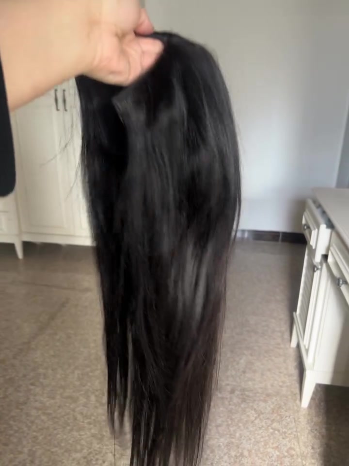 باروكة حرف U كلش كلش طبيعيه بالبس لان اطلعين بس الكذلة وتلمين شعرج وتلبسيها 
شعر طبيعي 100بالمية طول 70 لون اسود اشتريها ب 300 الف بسعر التخفيضات  وابيعيها ب 100 وابد مامستخدمتها ابد
واكو فيديو يوضح طريقه لبسها


**إذا كنت صاحب هذا الإعلان وتريد حذفه لأي سبب، رجاءا أرسل رسالة إلى الدعم الفني**