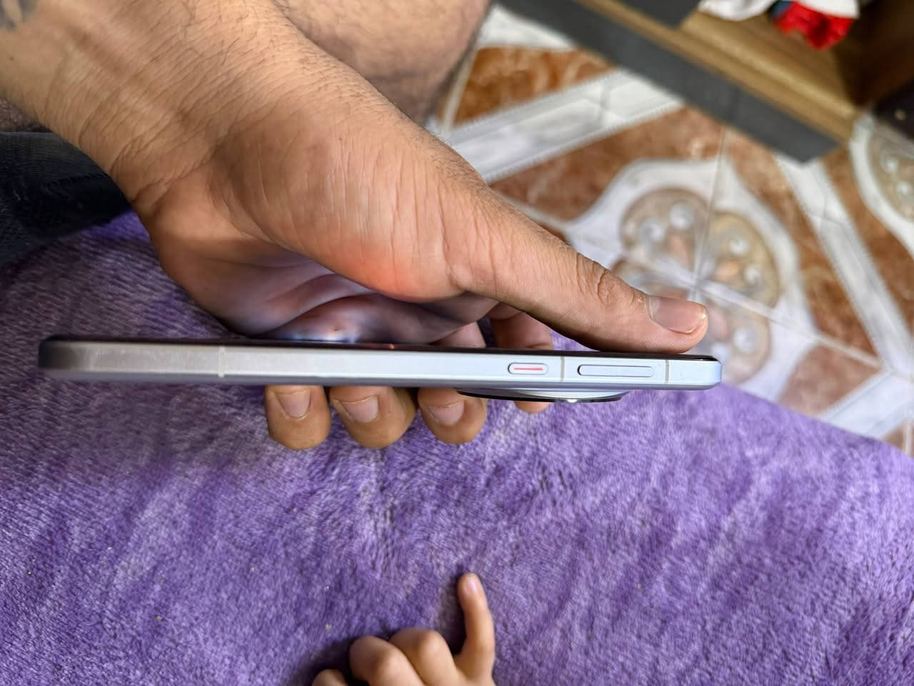 🔥 للبيع HONOR Magic7 Pro 🔥
📱 الجهاز بحالة الوكالة، استخدام شخصي ونظيف جداً، خالي من أي عطل أو مشكلة، ومحافظ عليه بشكل ممتاز.

📋 المواصفات:
✅ المعالج: Qualcomm Snapdragon 8 Elite
✅ الرام: 12GB
✅ سعة التخزين: 512GB
✅ شاشة LTPO OLED بحجم 6.8 إنش وتردد 120Hz
✅ كاميرات احترافية بأداء ممتاز
✅ بطارية قوية مع شحن سريع سلكي ولاسلكي
✅ يدعم شبكات 5G
✅ الجهاز شغال 100%
✅ ما مفتوح ولا مصين
✅ ويا جميع الملحقات الأصلية (الكارتون، الشاحن، الكيبل، وكل الملزمات)

💰 السعر: 800,000 دينار عراقي (قابل للتفاوض بالمعقول).

للجادين فقط، والتواصل على الخاص.
 الستفسار ***********
