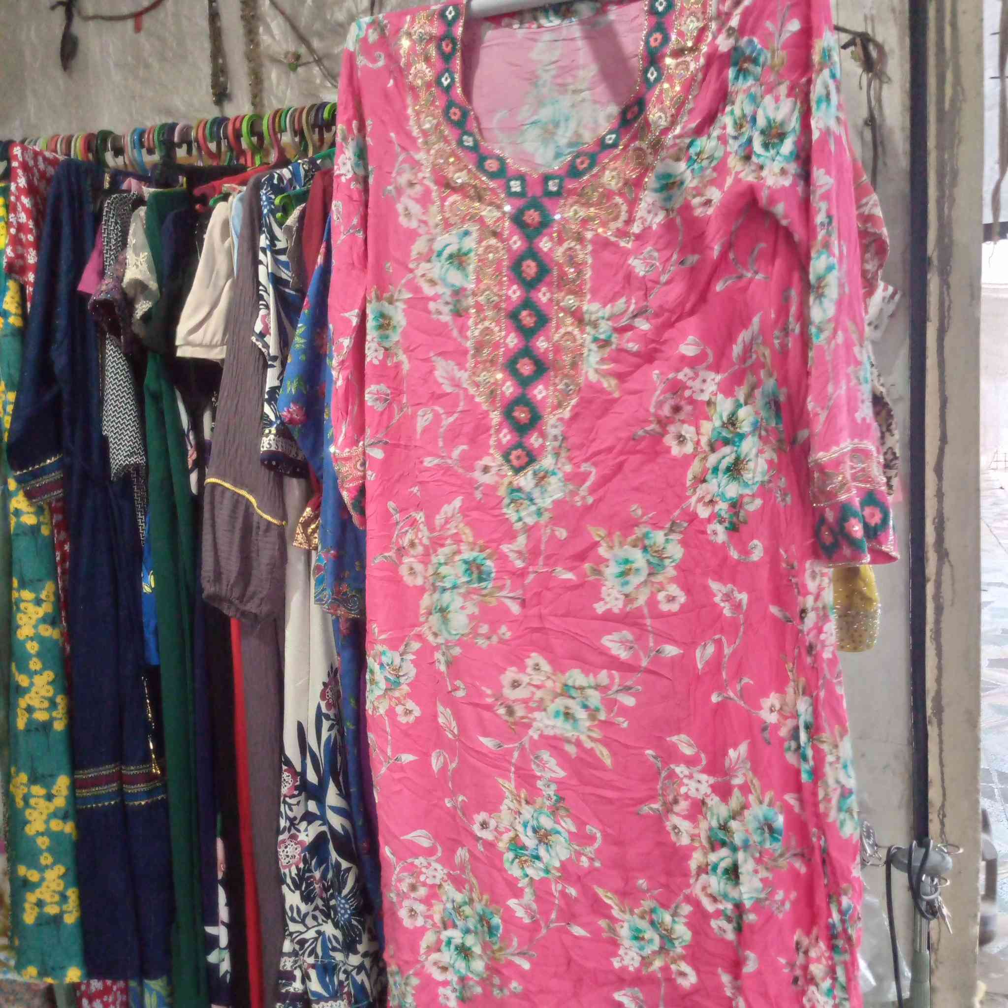 فساتين مناسبات بناتي ودشداشه مخور نسائي بناني اطفال باله محل أبو سعد القياره قرب فرع  التربية الشارع العام


**إذا كنت صاحب هذا الإعلان وتريد حذفه لأي سبب، رجاءا أرسل رسالة إلى الدعم الفني**