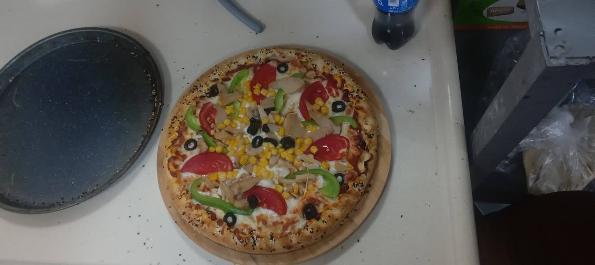 سلام عليكم شيف بيتزا وفطاير ولحم بعجين ومقبلات متفرغ للعمل ساكن بغداد ***********
