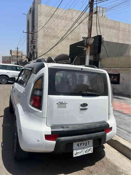 السلام عليكم اخوان كيا صول 2011 خليجي محرك 1.6 دوش ييها صبغ بنيد و جاملغ أيمن بدون اي داخل و ايضا الداير مال الجاملغ الخلفي وأشويه من الباب ، عندي وكاله عامه بيها و الكردي ايضا موجود اتصلت بيه عنده علم ، السعر 90 و بيها مجال بسيط ، او مراوس بصول احدث ،، مكان بغداد حي الجهـاد 
هـ *********** بغداد
