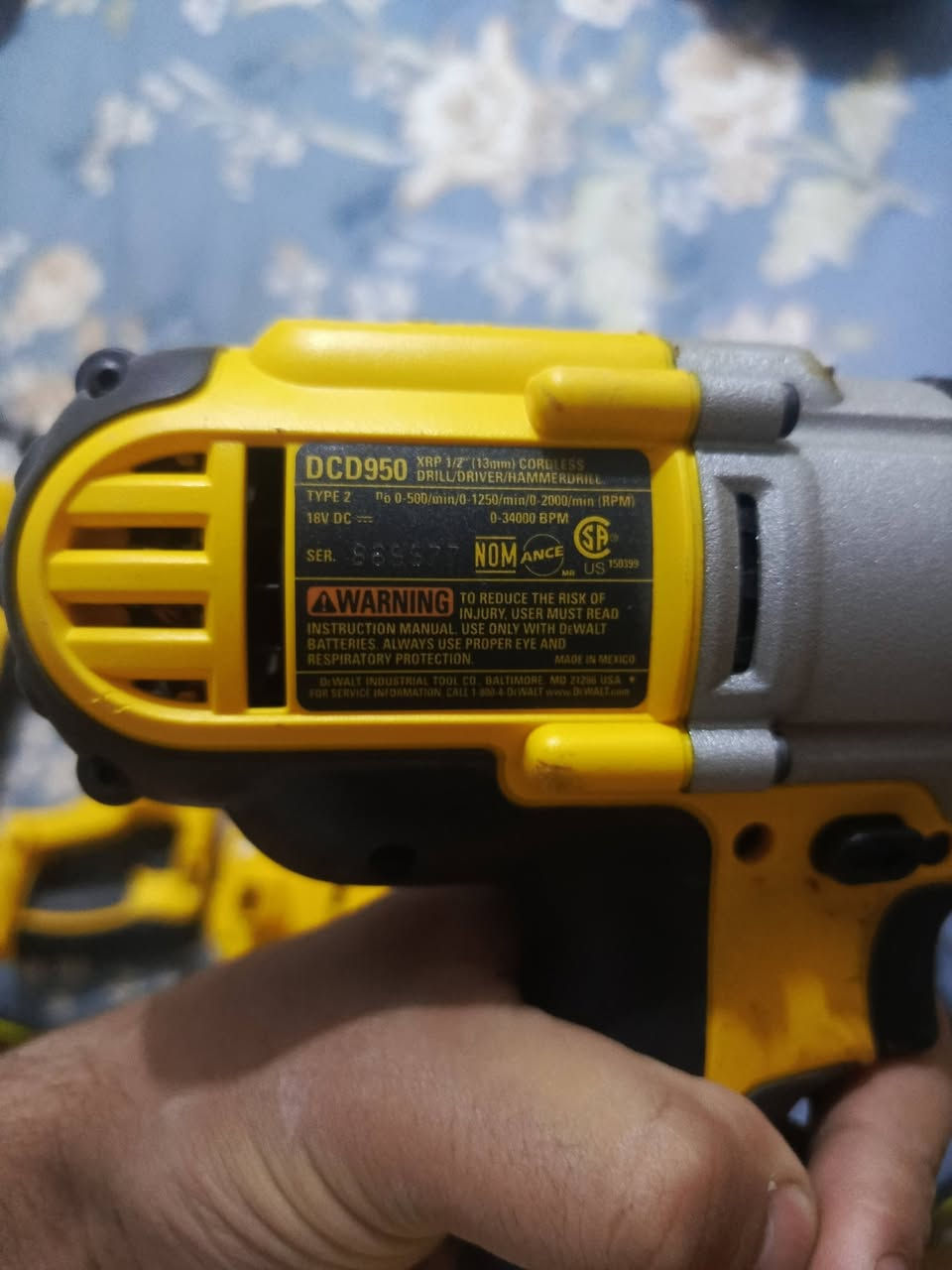 دريل +كوسرة +  منشار ترددي (DEWALT ) المريكي اصلي مختام
البيع السيت كامل 
العنوان ديالى بعقوبة 
التواصل  وتساب (***********) 
ليعرف قيمة
