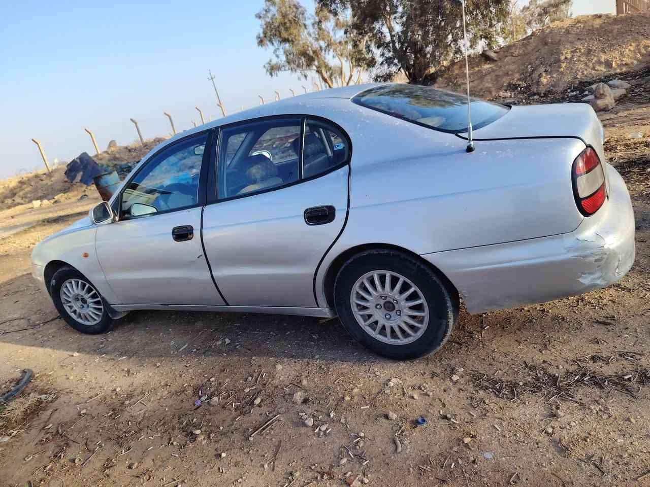 سلام عليكم للبيع دايو لكنزه موديل 99 معرك 2000 مفتوح كير عادي سنويه 27 السعر 37 وبيه مجال الاستفسار اكثر على الرقم *********** مكان السياره القائم
