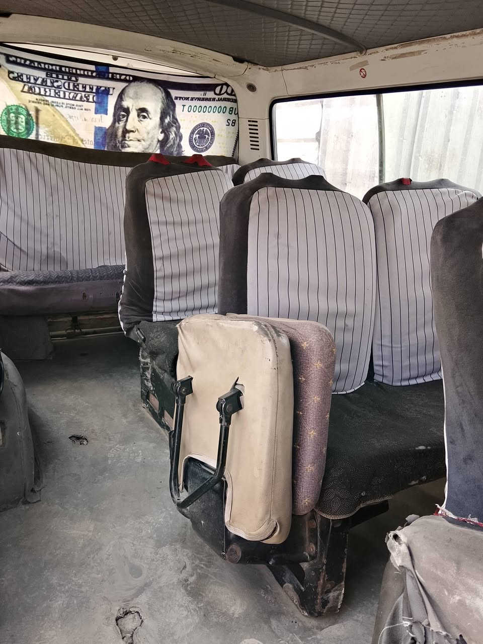 السلام عليكم سيارة فتون للبيع 2007السعر 25 وبيه مجال مطلوبة 1.500 غرامات مروية على المشتري راعيه موجود بلدولعي  مكان السيارة بغداد زعفرانية رقم ***********
