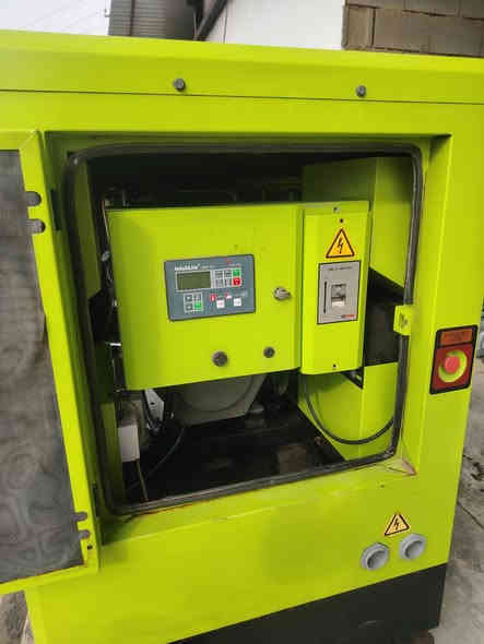 عرض 
👈🏼موالد بيركز انكليزي اصلي 50 KVA
👈🏼كاتم نسبه الكتم 100/100
👈🏼المحرك بيركز انكليزي اصلي 🇬🇧
👈🏼وراس التواليد ستامفورد انكليزي 🇬🇧 
👈🏼للتواصل واتساب او الاتصال 📞
👈***********
العنوان/الانبار ،الرمادي
