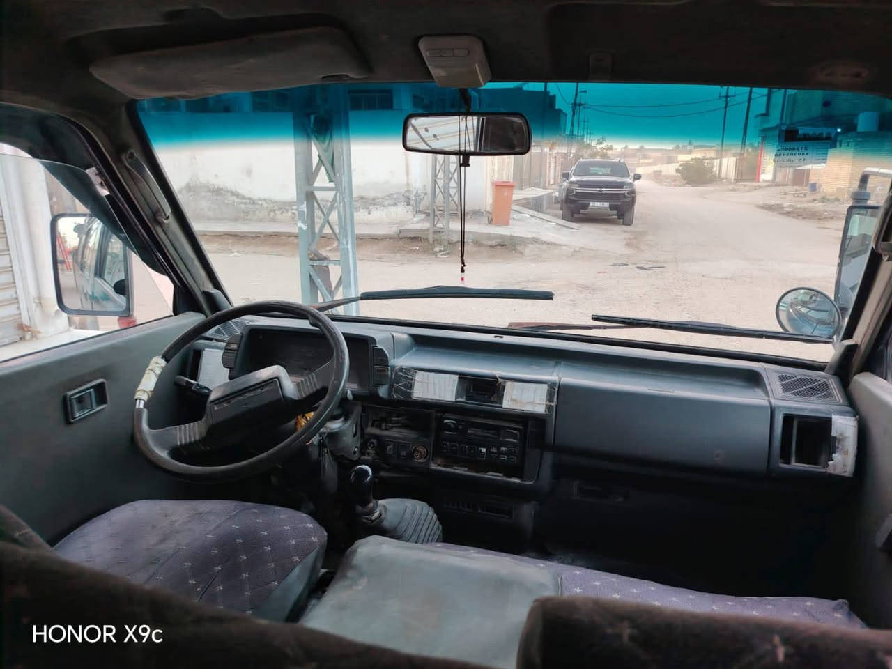 السلام عليكم ورحمه الله وبركاته اخواني كيا بستة موديل 94 رقم صدامي
السياره اني هاملها كترتيب 
بس مداريها بدهن احسن نوعية اديرلها أريد أخذ اليفان إذا مراوس عادي
 مكاني بابل الهاشمية 
 
رقم تليفوني ***********
سعر خاص
