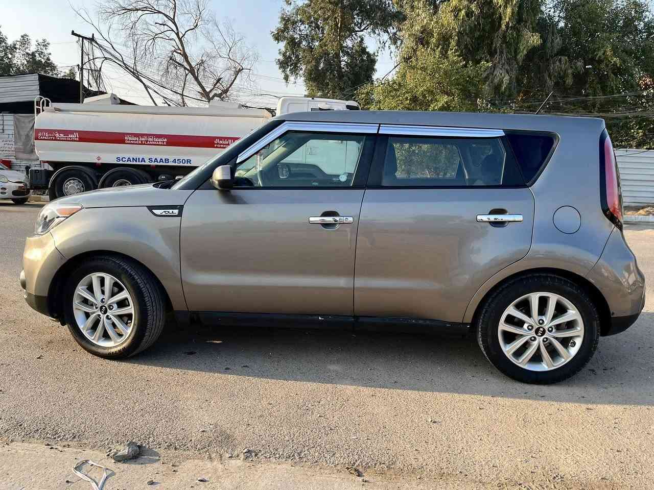 سول ٢٠١٨ امريكي محرك 2000 
ممشاها حلو 57000 الف ميل 
رقم بغداد الجديد باسمي 
سياره على ايدي صار ٧ سنين 
كير ومحرك مكفول من كل النواحي 
سياره حلوه وجاهزه مبيها اي نقص 
حادثها موضح بالصوره قطعتين صبغ 
ملاحضه ✅السياره حولبت عندي العام بنيد وقماره 
السعر ١١٣ وبيها مجال حك الجيه 
مكان السياره بغداد البلديات 
شراي اتصل على الرقم ***********
