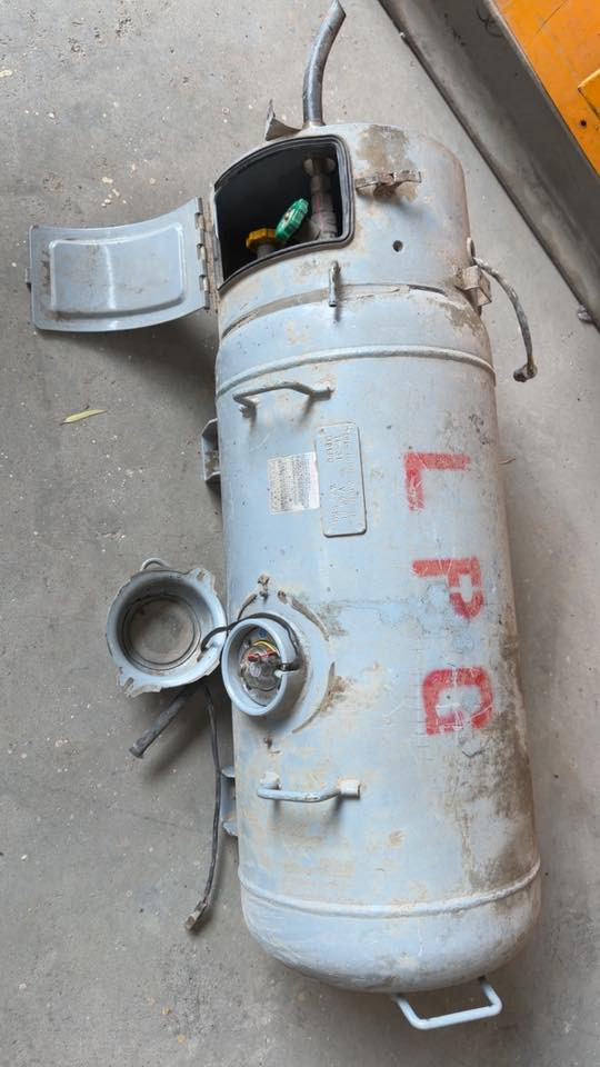 غاز للبيع LPG فول اصلي بحجم كبير لاستفسار اتصال برقم *********** واتساب هم تكدر تختبر عنوان كركوك
