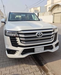 للبيع لاندكروز 2023 رقم بغداد بأسمي ماشيه 25 ألف GXR 4000 تنفس طبيعي  ...