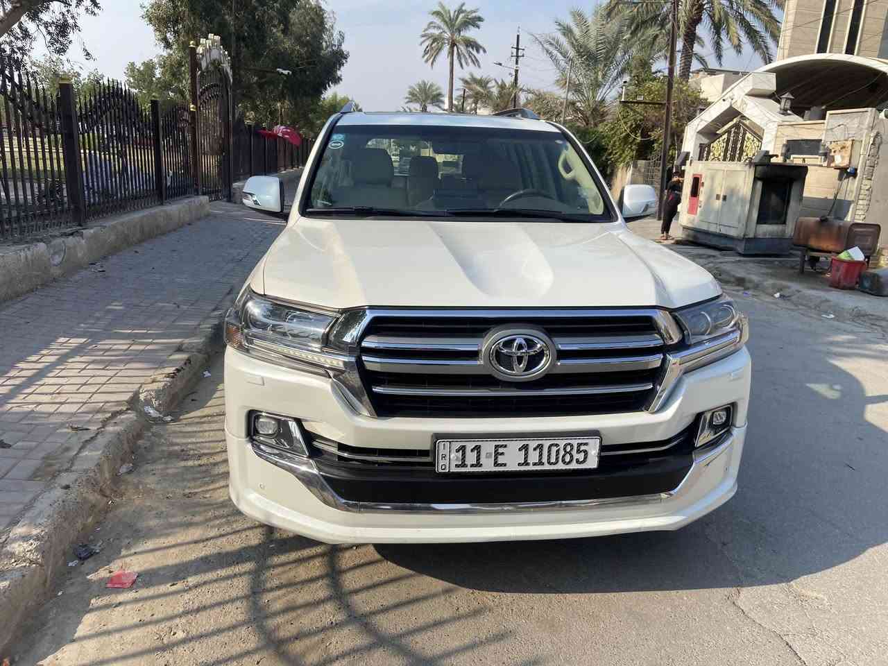 السلام عليكم لاندكروز ١٩ كراند تورنك وكالة ساس محرك ستة سلندر ٤٠٠٠ ماشية ٧٠٠٠٠ الف حقيقي جديدة بمعنى الكلمة وكفالة من الصبغ والحادث ادامة داخل الشركة والسيارة باسمي شادلها تخم تاير جديد 
فتحة سقف سلايت 
تشغيل عن بعد 
خمس بصمات 
صندوق كهرباء 
يدات نيكل 
انارة ترحيب 
مقاعد الامامية كهرباء 
داخل جلد 
ثلاث قطع تبريد مركزي 
شاشة ام الدعاء 
شاشات خلفية 
اضاءة زنون 
دبل ماوس 
حساس امامي خلفي 
زراك لايت 
دشبول لكزز 
مري قلاب 
شاحن واير ليس 
مكانها بغداد وسعرها ٥٣٥ للاتصال 
***********
