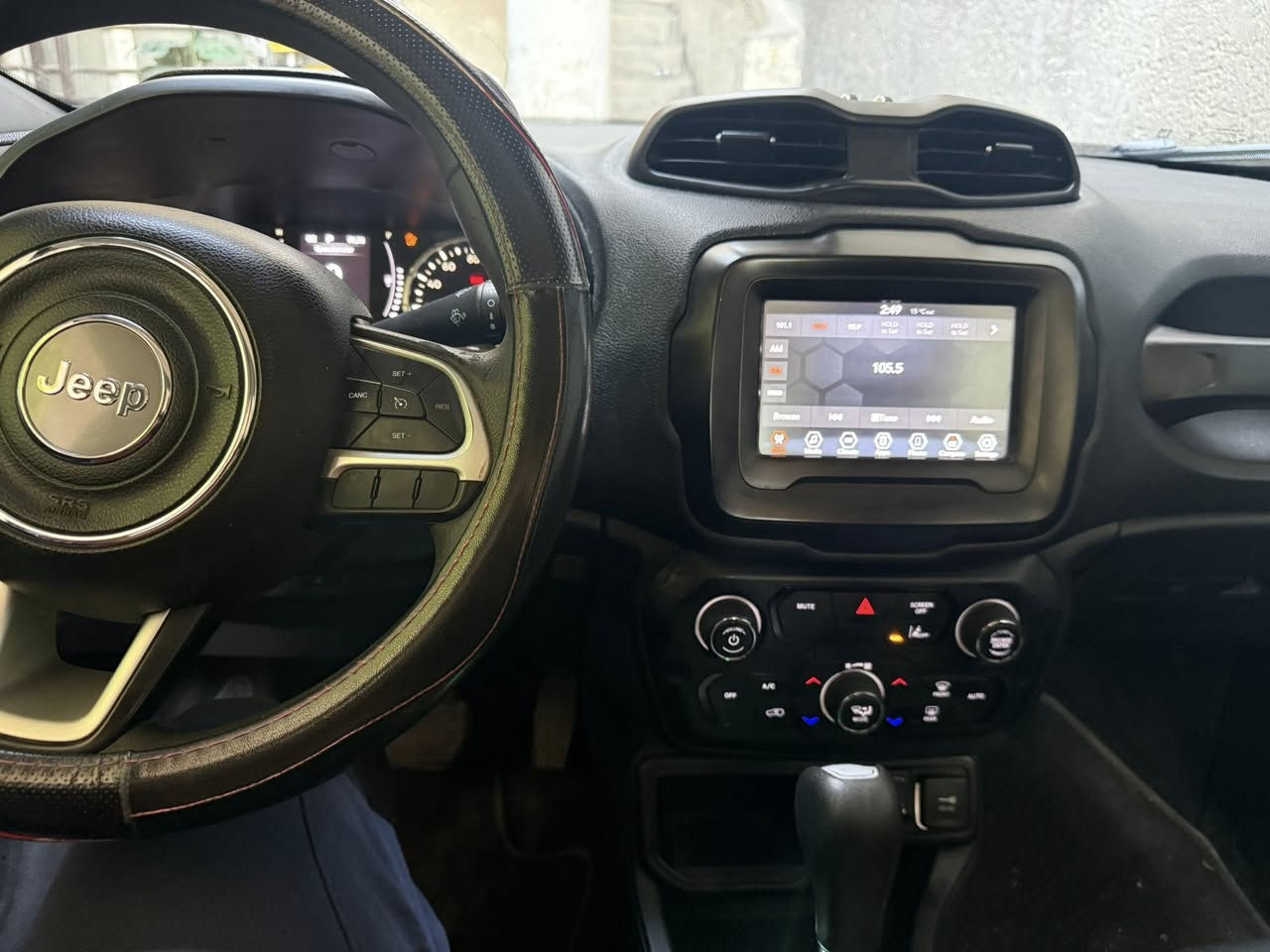 السلام عليكم // جيب رنكيد موديل ٢٠٢١ ماشية ٩٣ الف كيلو يعني ٥٨ الف ميل حادثهه مثل ما  موضح بالصور بدون ايرباك كلهن سليمات الباب عكس السايق مصبوغ والثاني بي صبع بس مو كلها وبيهه بارد على كد شبر بالجاملغ الخلفي صار هنا بالعراق المواصفات : 
- محرك ٢.٤ المرغوب 
- رادار امامي 
- رادار جانبي بالمري مع النقطة العمياء
- تشغيل عن بعد 
- كامره دواره 
- فول تحكم ستيرن / كروز سرعة ومودات واوامر صوتيه 
- اوتو بريك 
- ابل كار بلي 
- شاشه جبيره 
- التبريد مناخ منفصل تتحكم بي. 
- مكان السياره بغداد المشتل للتواصل *********** السياره باسمي يعني تحويل ثاني يوم السياره بيها منظومة غاز لكن غير شغاله // السياره معروضه ب ١٤٠ وان شاء الله بيهه مجال واعتذر  على الاطاله .
