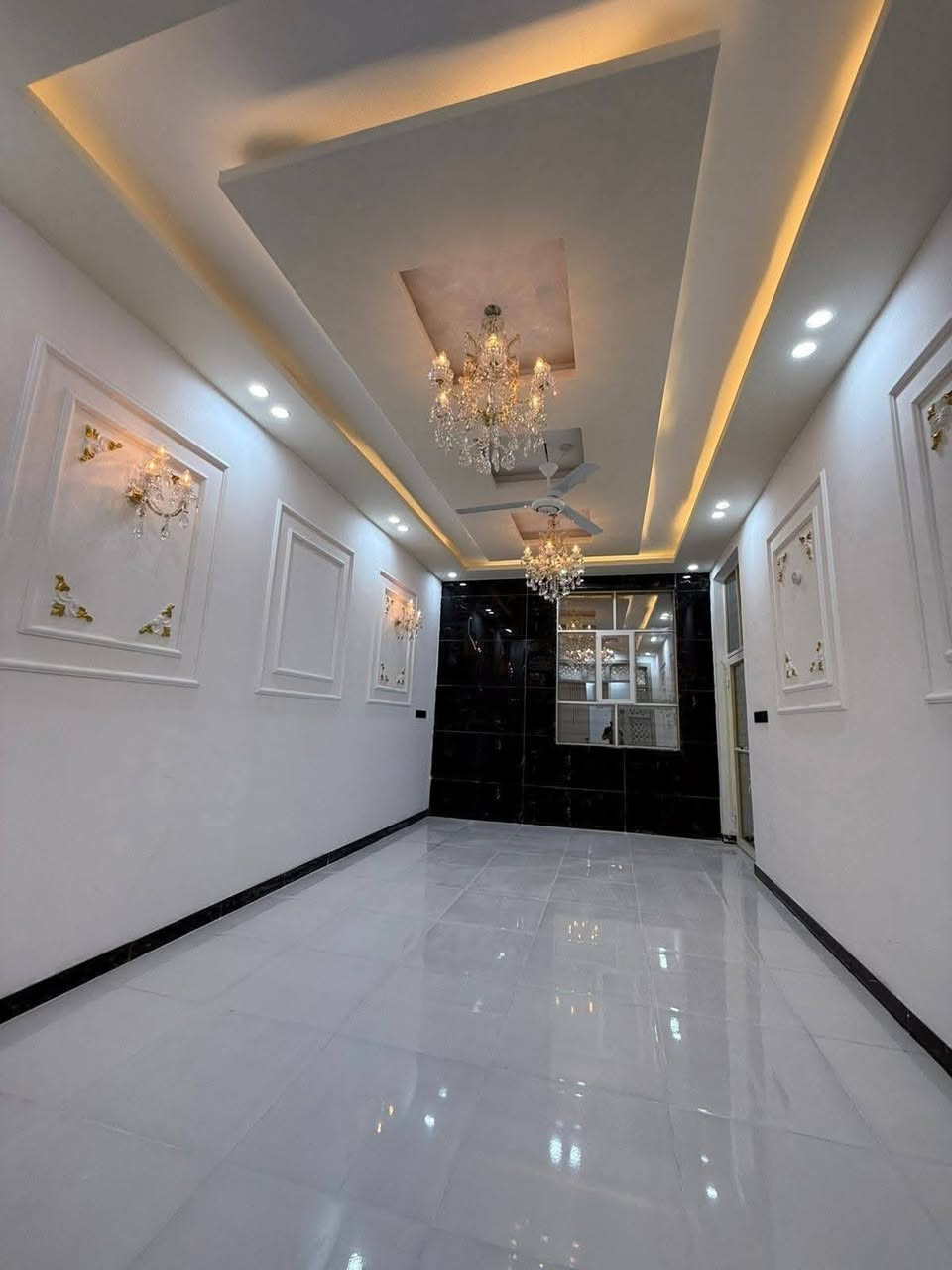 المساحه 150 متر بلاش 🍃 

على شارع 10متر 

بي غرف2/ وصاله/ ومطبخ /وحمات داخل وخارج و #حديقه 

بناء طابوق وساس وصقف صب مسلح 

#السعر 55وبي مجال 

العنوان النجف الاشرف مقابل  قريت الغدير للستفسار 

‏‪***********‬‏

#مكتب_اليرموك_للعقار 

‏‪***********‬‏واتساب واتصال
