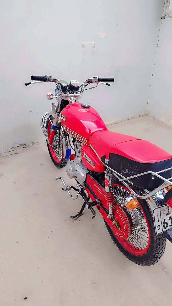 سلام عليكم دراجه نامه حلوه نضيفه ما عايزه شي البيع اريد بواحد ***********
