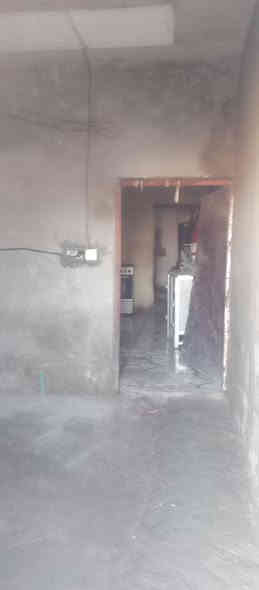 مشتمل 125 بحي الحكيم نزله عطوف قرب الجامع 
غرفه وهول ومطبخ وستقبال ما كامله سقف سندويج 
سند 25 مسجل بلديه السعر 8 بيه مجال بصيط 
الستفسار ***********
