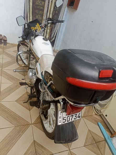 دراجة ايراني مرقمة للبيع بشرط التحويل ما اسوي وكالة. موديل 24 (150cc) المحرك مجفت هسة كلشي مابي لا تنقيص ولا تبخير . تايرات جديدة ودبلات خلفية وماشة خلفية جدد وباتري وتانكي جديد. الدراجة نظيفة وكلشي بيها شغال بس بيها شغلات خفايف يحتاجن ترتيب وبس 
السعر مليون و350الف وبيها مجال قليل. عنواني بغداد الشعب للاستفسار والتواصل على الخاص او الاتصال واتساب على الرقم *********** فقط بي واتساب
